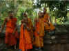Monks on a wall at bayon.jpg (44001 bytes)